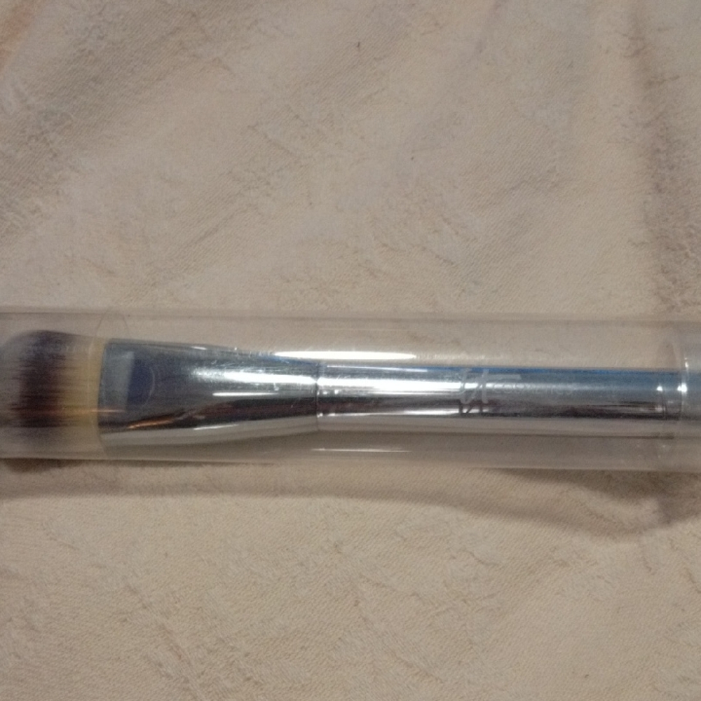 It Cosmetics Makeup Brush